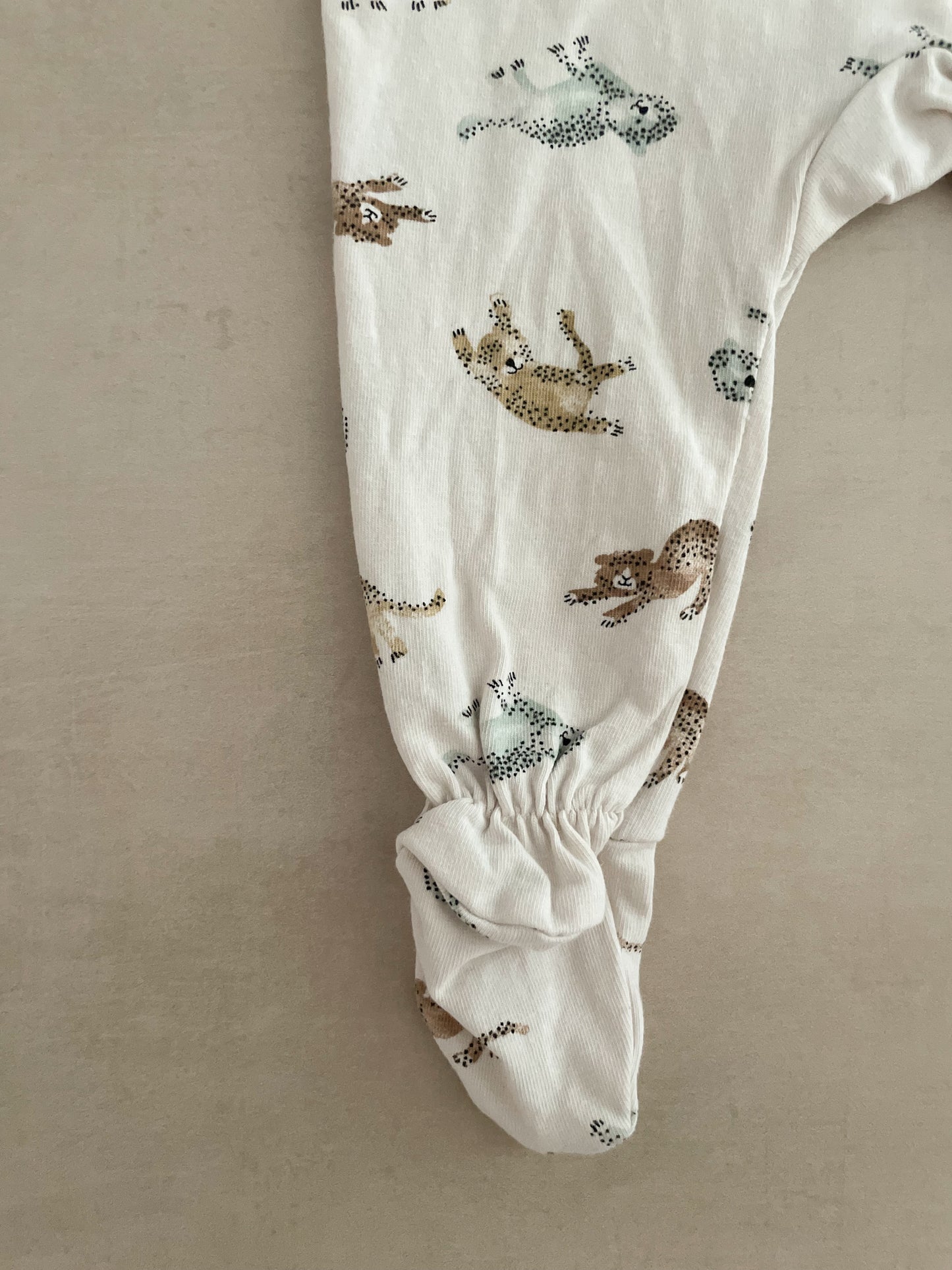 HEMA Cheetah Sleepsuit, 1-2 Months